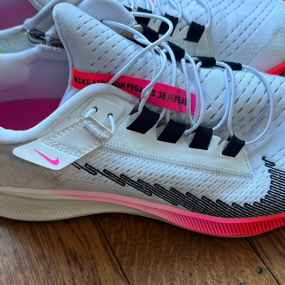 Nike Women's Air Zoom Pegasus 38 Shoes - White and Pink - Picture 3 of 8